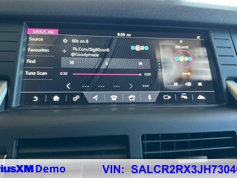 Used 2018 Land Rover Discovery Sport HSE image 31