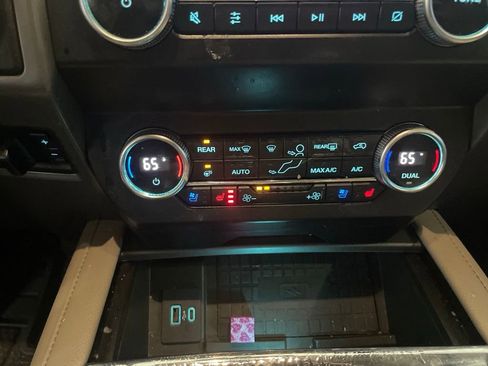 Used 2020 Ford Expedition Max XLT w/ Equipment Group 202A AWD/4WD image 19