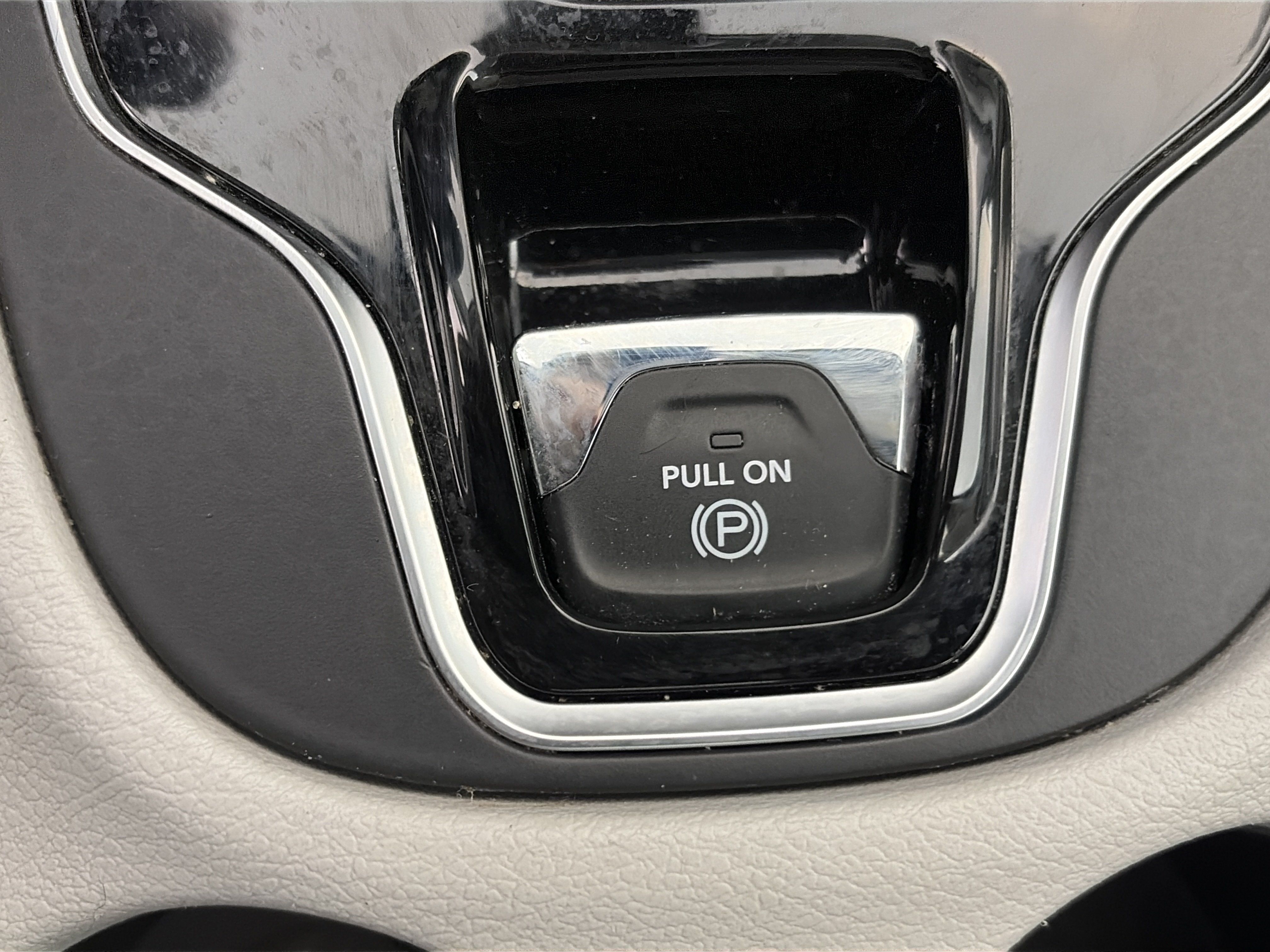 Used 2019 Jeep Cherokee Limited w/ Luxury Group AWD/4WD image 31