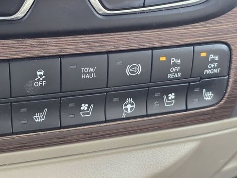 Used 2018 RAM 2500 Laramie w/ Cold Weather Group image 16