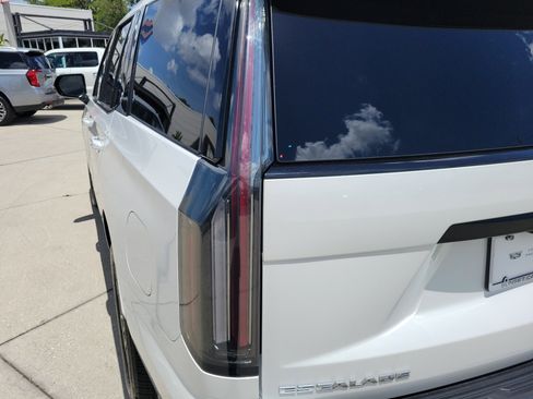 Certified 2025 Cadillac Escalade Sport Platinum w/ LPO, Floor Liner Package AWD/4WD image 9