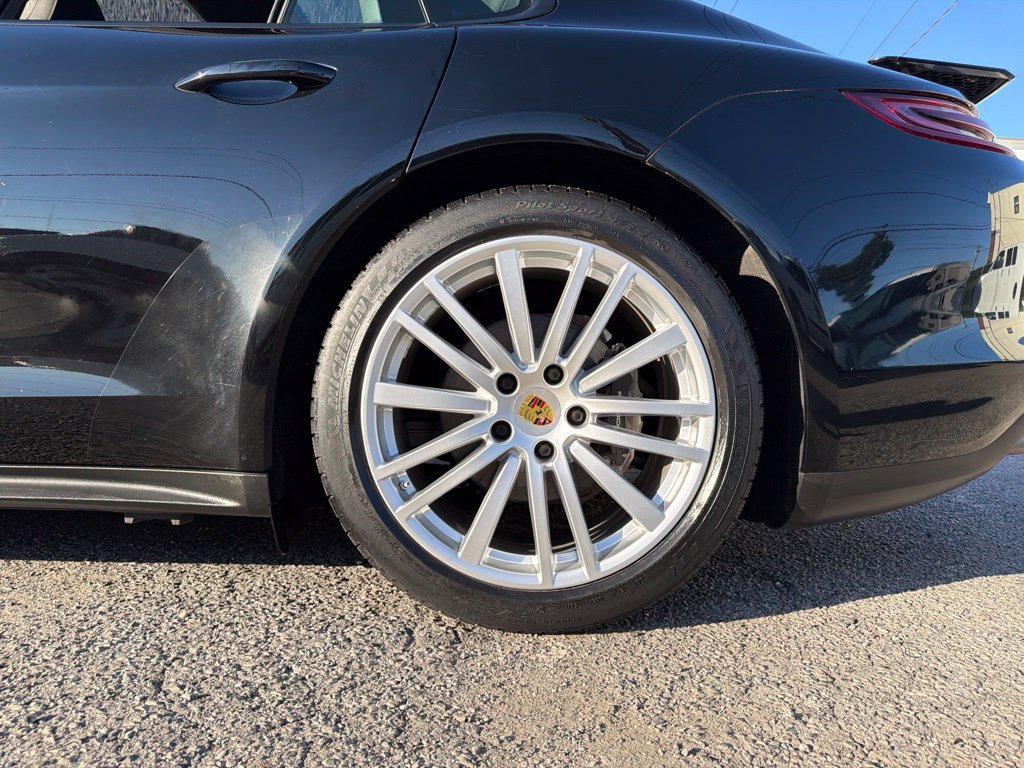 Used 2018 Porsche Panamera RWD image 7