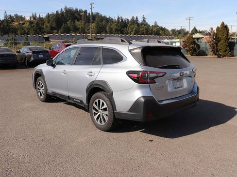Used 2023 Subaru Outback Premium AWD/4WD image 7
