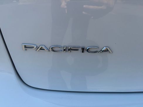 Used 2024 Chrysler Pacifica Touring-L FWD image 31