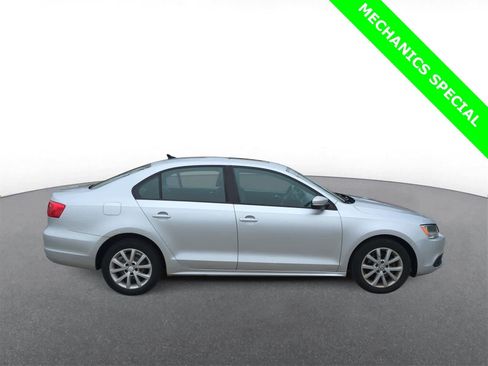 Used 2011 Volkswagen Jetta SE image 9