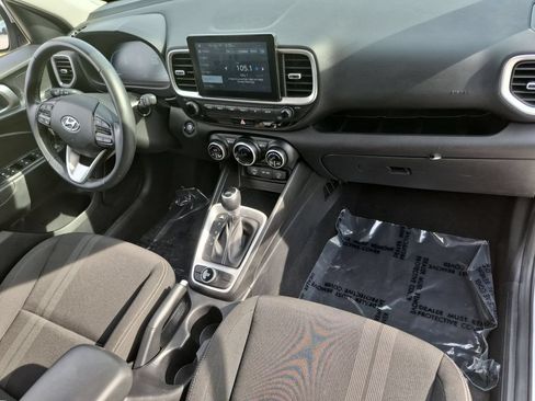Used 2025 Hyundai Venue SEL FWD image 31