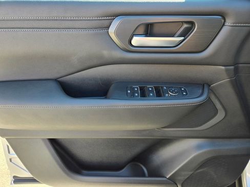 Certified 2025 Nissan Armada SV image 25