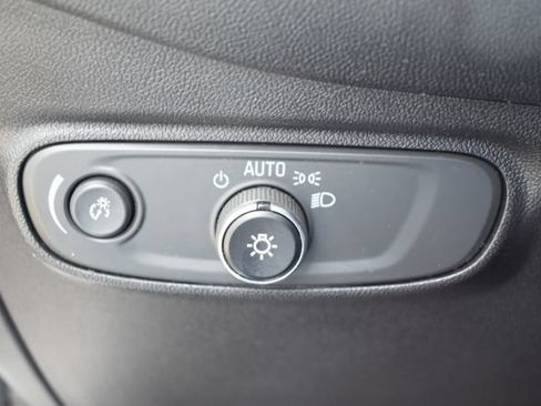 Used 2018 Chevrolet Equinox LT w/ Sun & Infotainment Package FWD image 20