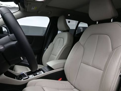 Used 2023 Volvo XC40 B5 Plus w/ Protection Package Premier AWD/4WD image 10