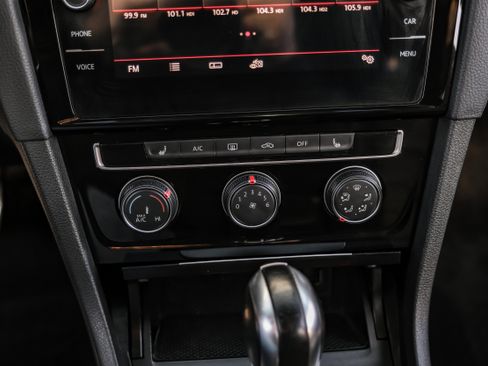 Used 2020 Volkswagen GTI SE image 24