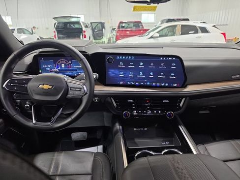 Used 2025 Chevrolet Tahoe High Country AWD/4WD image 9