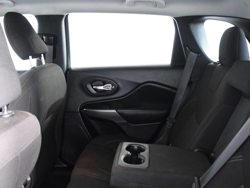 Used 2019 Jeep Cherokee Latitude w/ Popular Appearance Group image 21