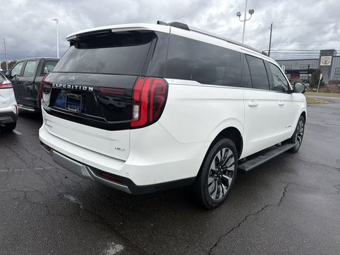 Used 2025 Ford Expedition Max Platinum w/ Driver's Package image 3