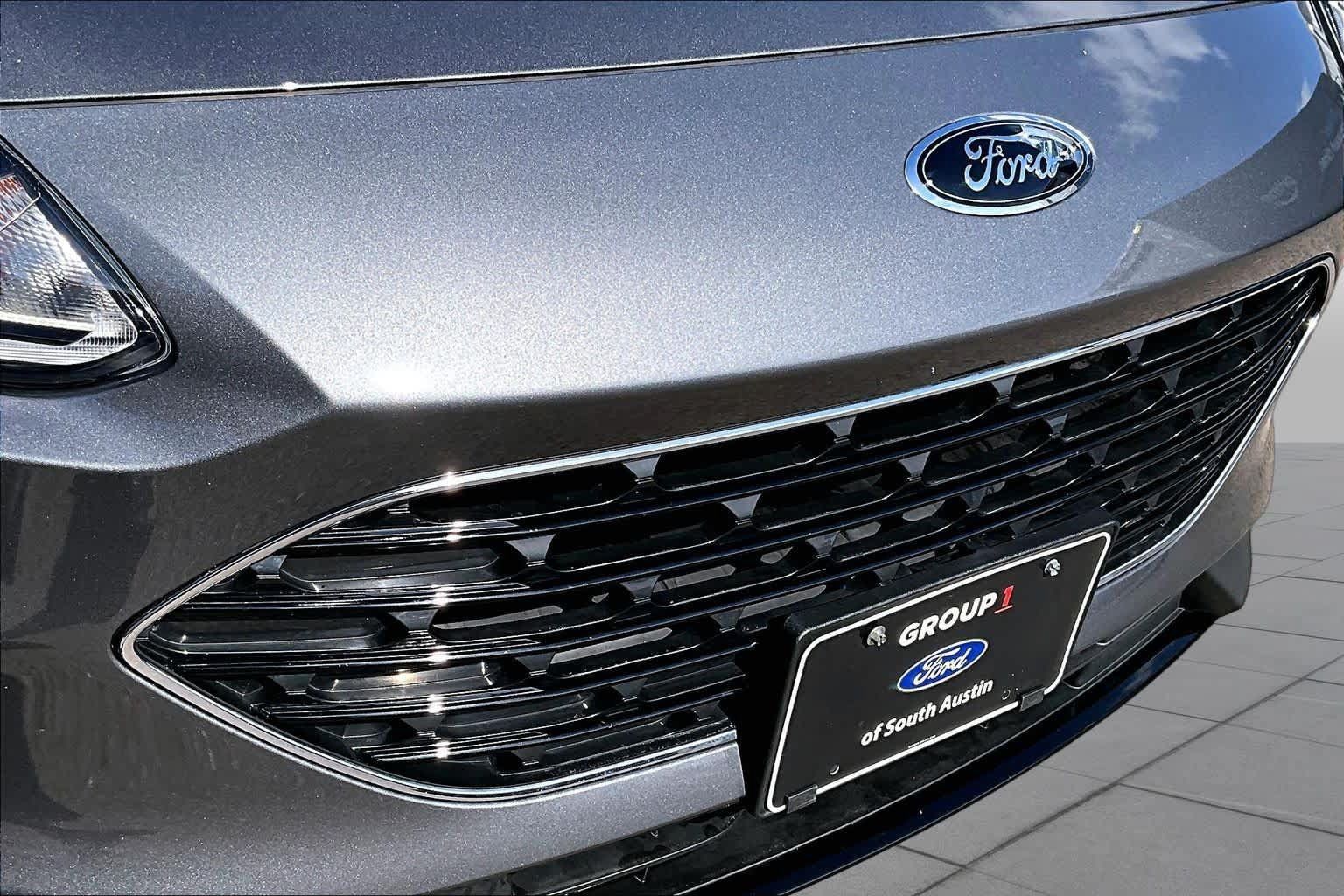 Certified 2022 Ford Escape SEL w/ SEL Stealth AWD Package image 30