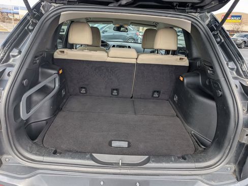 Used 2018 Jeep Cherokee Latitude image 9