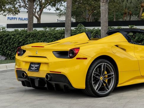 Used 2017 Ferrari 488 Spider image 9