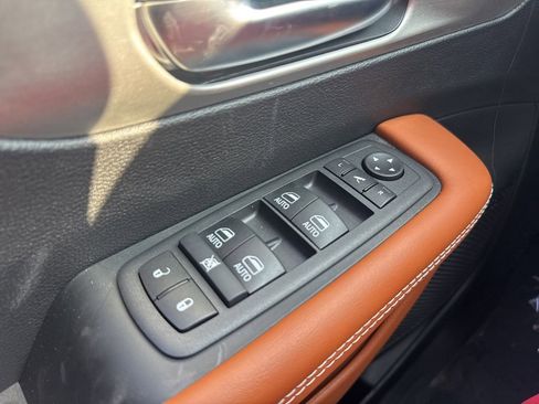 New 2026 Chrysler Pacifica Pinnacle image 10