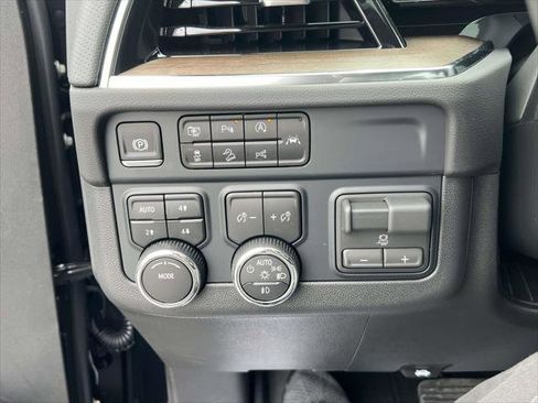 Used 2025 Chevrolet Suburban High Country w/ Sun And Tow Package image 21