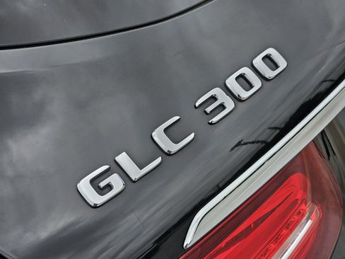 Used 2019 Mercedes-Benz GLC 300 4MATIC image 31