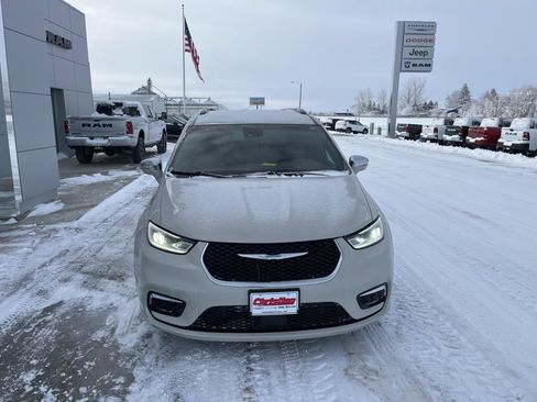 Used 2021 Chrysler Pacifica Limited w/ Premium & Safety Sphere Group image 3