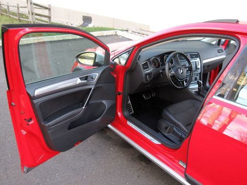 Used 2017 Volkswagen Golf Alltrack SEL image 16