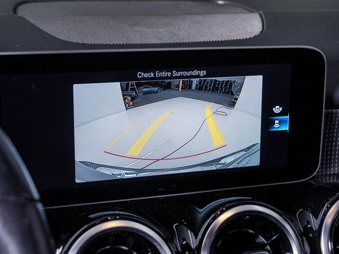 Used 2020 Mercedes-Benz GLB 250 4MATIC image 23