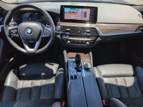 Used 2021 BMW 530e w/ Parking Assistance Package RWD image 29