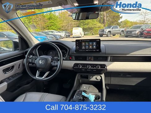 Used 2025 Honda Pilot EX-L image 18