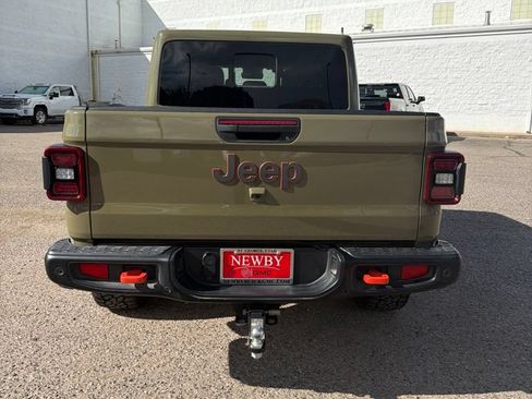 Used 2025 Jeep Gladiator Mojave AWD/4WD image 4
