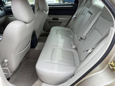 Used 2006 Chrysler 300 C RWD image 10