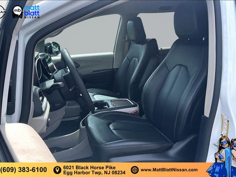 Used 2024 Chrysler Pacifica Touring-L FWD image 22