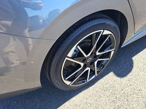 Used 2025 Nissan Sentra SR image 14