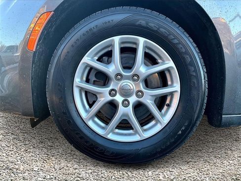 Used 2017 Chrysler Pacifica LX image 8