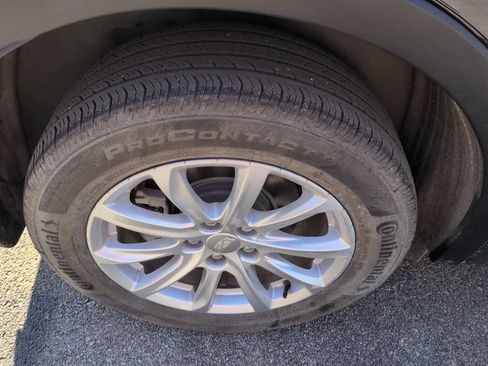 Used 2023 Cadillac XT4 Luxury w/ Cold Weather Package image 15