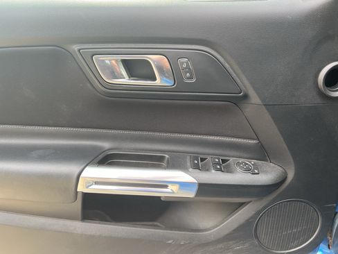 Used 2021 Ford Mustang Convertible RWD image 14
