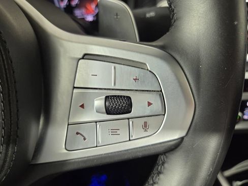 Used 2022 BMW 740i w/ M Sport Package RWD image 17