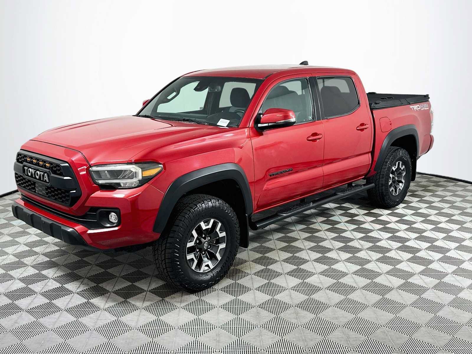 Used 2020 Toyota Tacoma TRD Off-Road w/ Technology Package AWD/4WD image 3