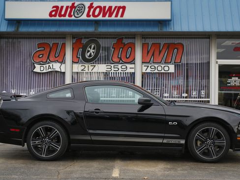 Used 2013 Ford Mustang GT Premium image 17