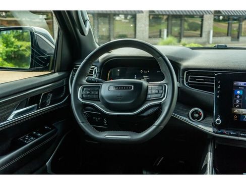 Used 2022 Jeep Wagoneer Series III AWD/4WD image 21