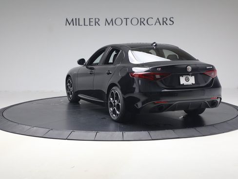 Used 2022 Alfa Romeo Giulia Veloce AWD/4WD image 5