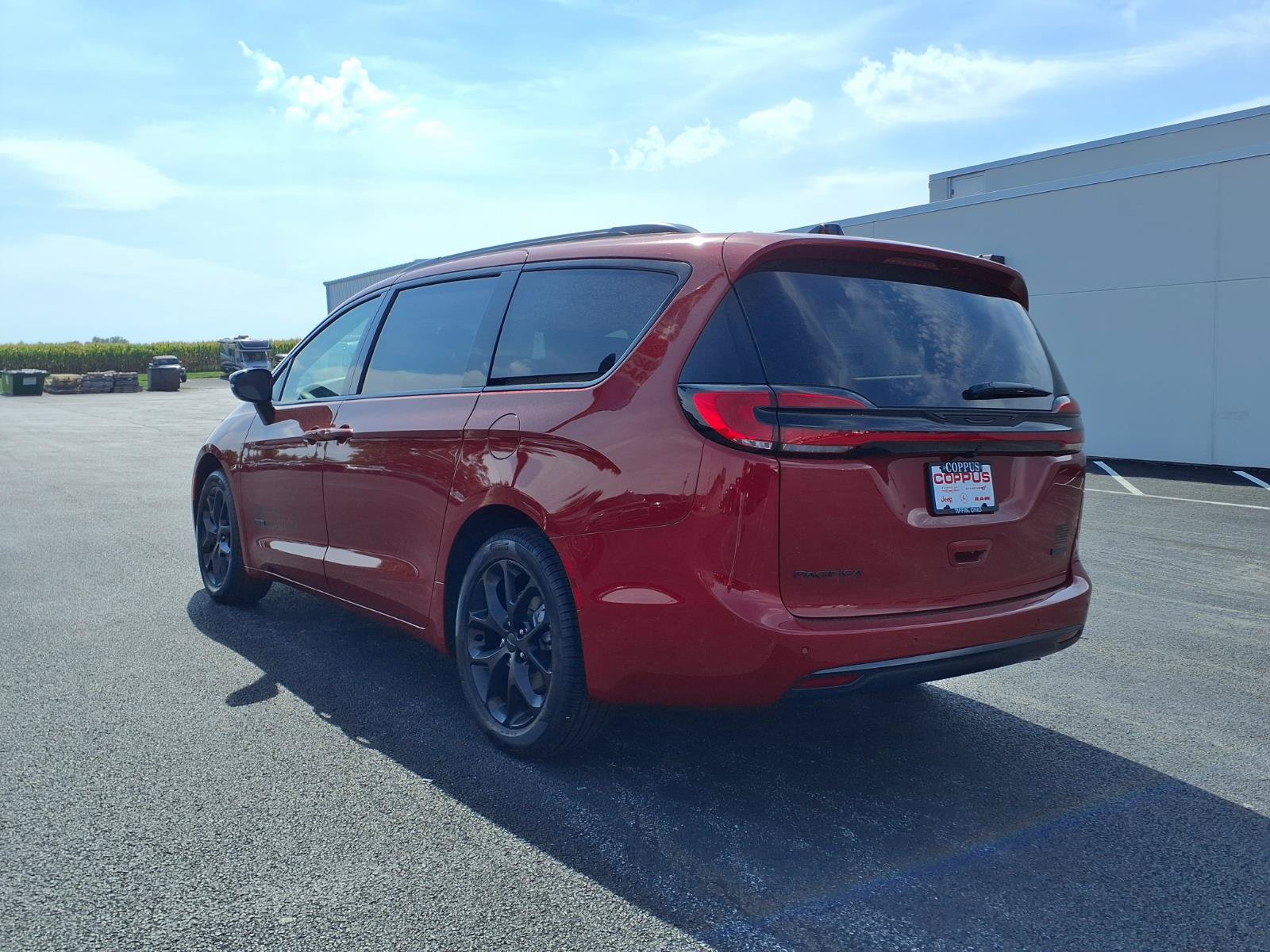 New 2027 Chrysler Pacifica Select FWD image 7