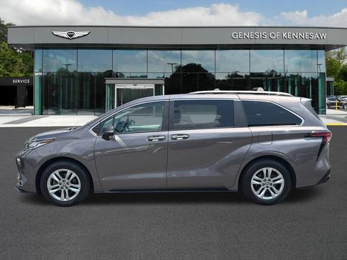 Used 2022 Toyota Sienna Limited AWD/4WD image 4