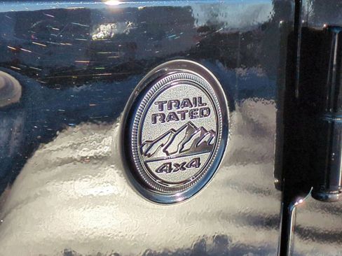 Used 2022 Jeep Wrangler Unlimited Sahara image 13