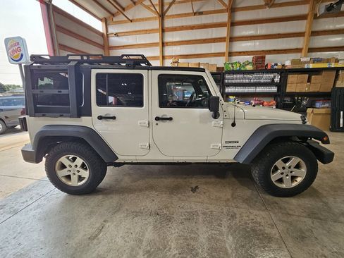Used 2014 Jeep Wrangler Unlimited Sport w/ Quick Order Package 24S AWD/4WD image 9