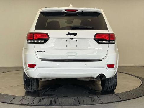 Used 2018 Jeep Grand Cherokee Altitude AWD/4WD image 4