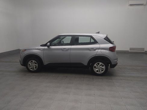 Used 2021 Hyundai Venue SE FWD image 3