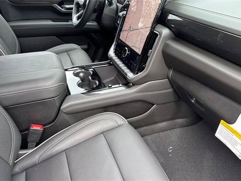 New 2026 GMC Yukon Elevation image 19