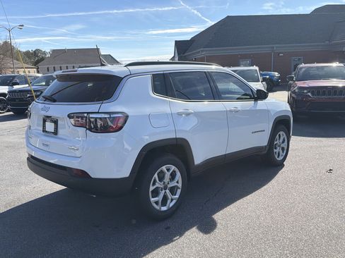 New 2026 Jeep Compass Latitude image 6