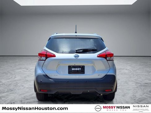Used 2020 Nissan Kicks SV FWD image 6