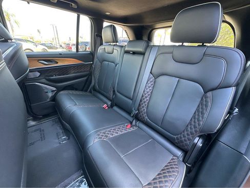 Used 2023 Jeep Grand Cherokee Summit AWD/4WD image 9